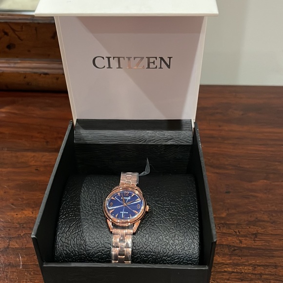 New with tags box and plastic wrapped - Picture 6 of 6